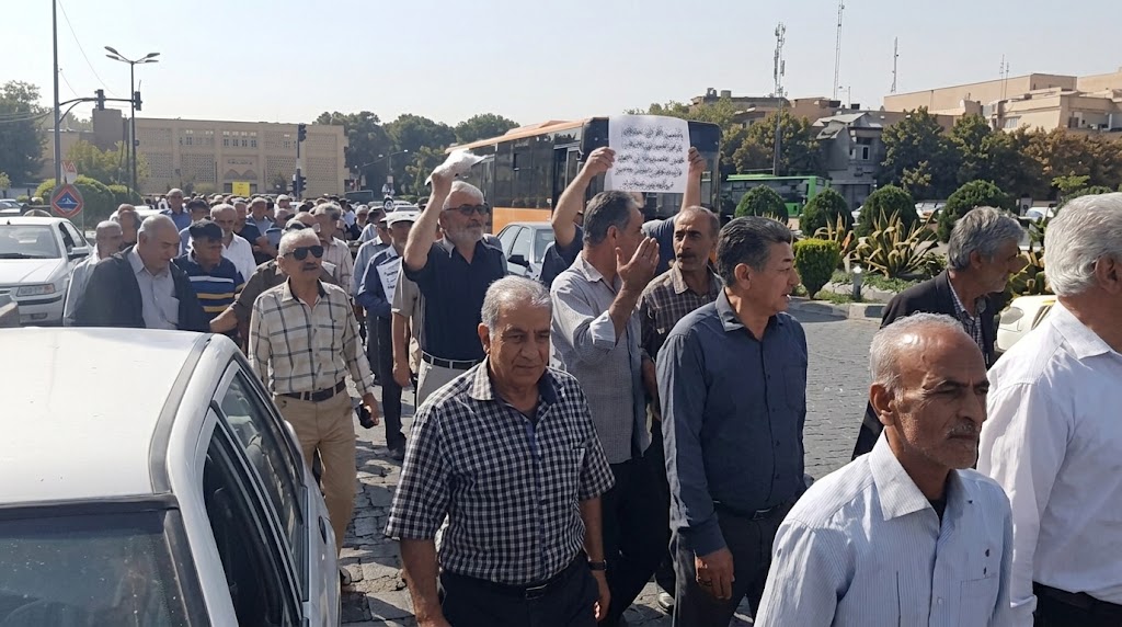 فریاد بازنشستگان و زحمتکشان در اصفهان و شوش: «فقط کف خیابان به دست میآید حقمان»